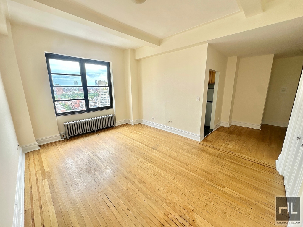 Second Avenue - Photo 1