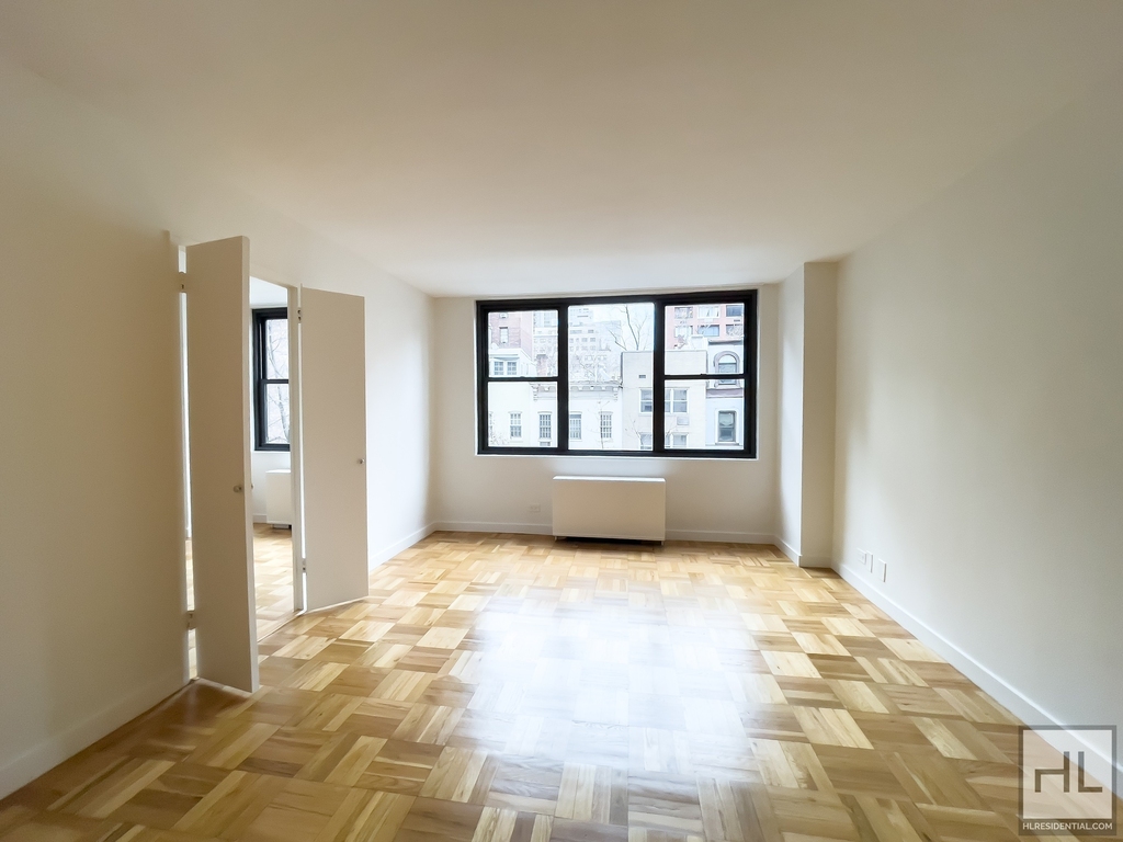 East 49 Street - Photo 1