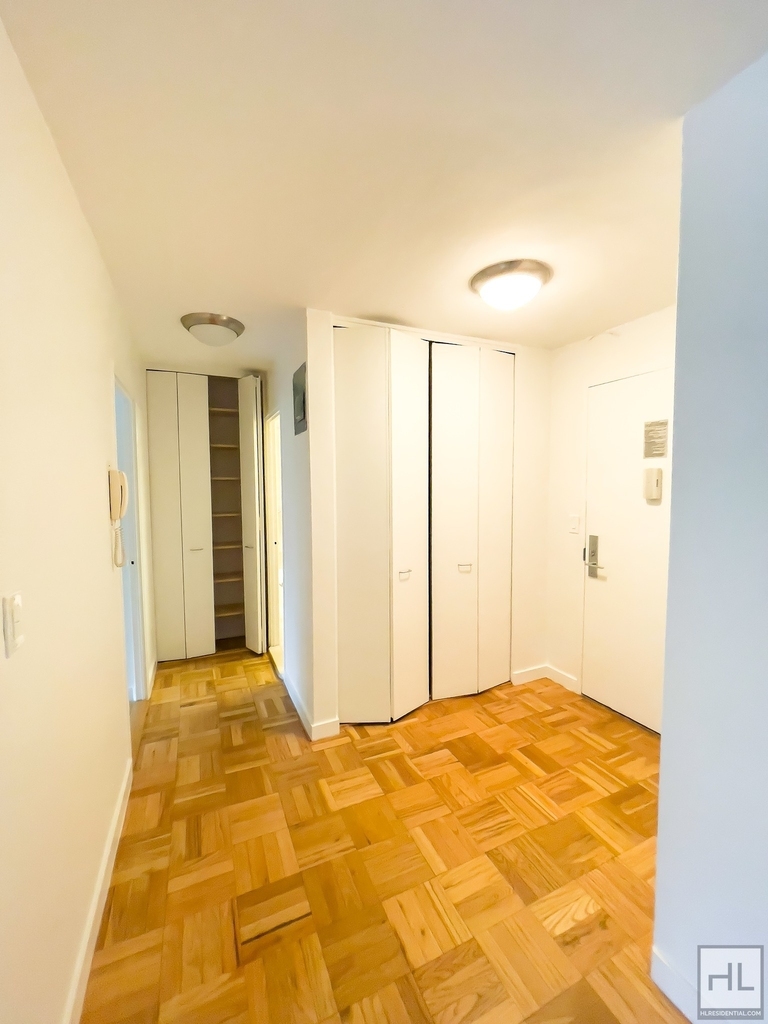 East 49 Street - Photo 4