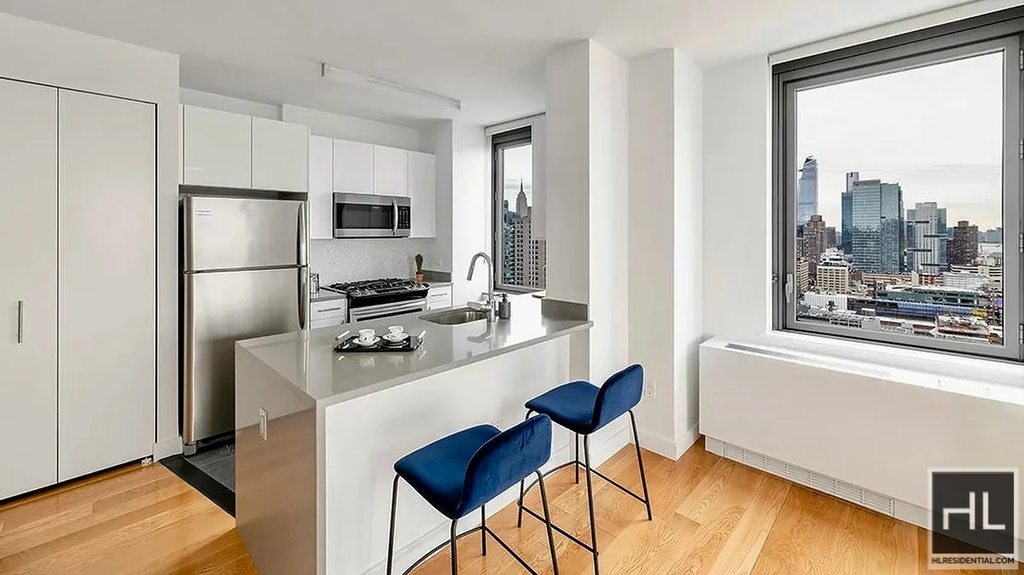 West 57th Street - Photo 3