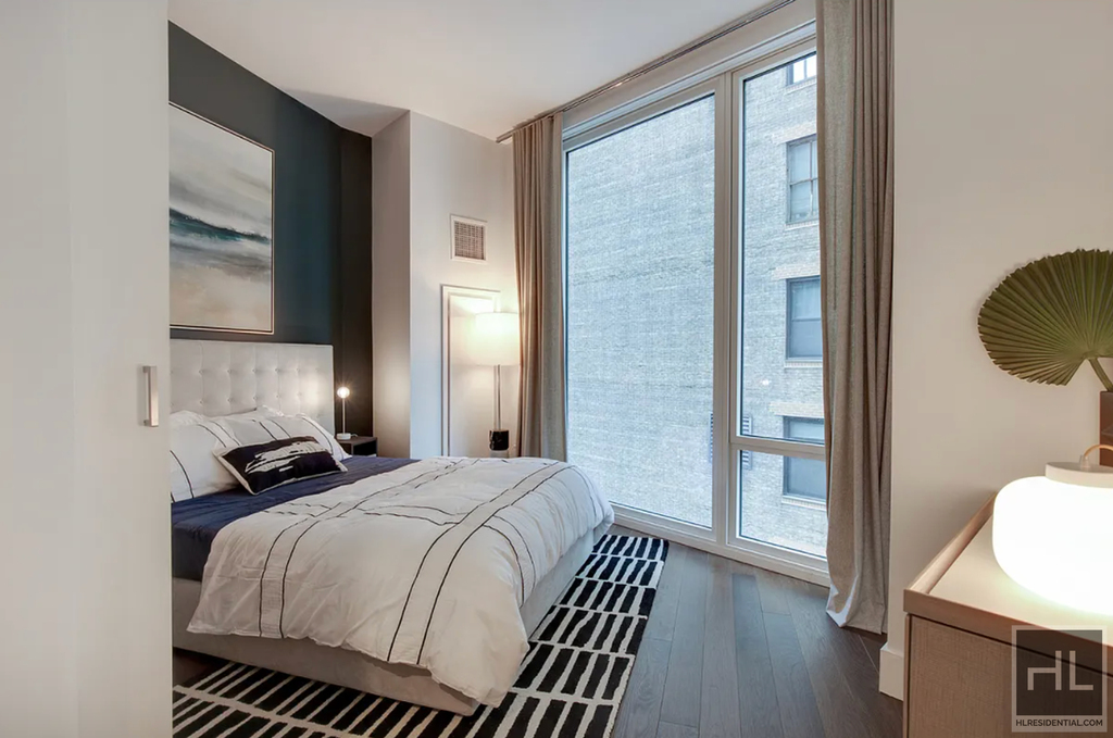 East 44th Street - Photo 1