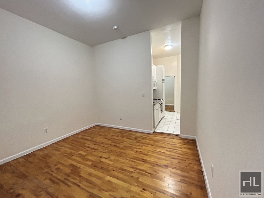 2 Avenue - Photo 1