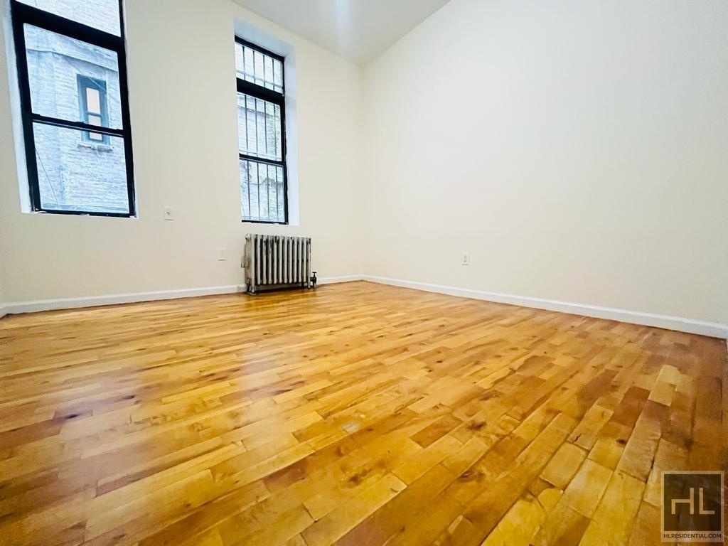 2 Avenue - Photo 2
