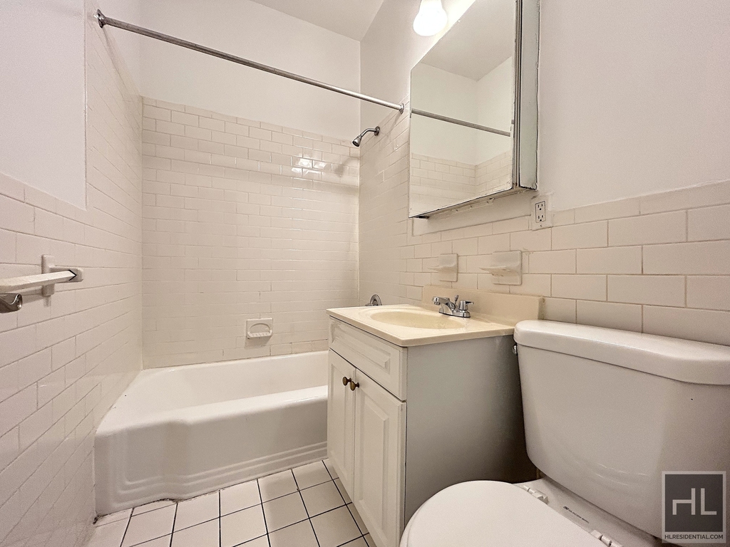 2 Avenue - Photo 4
