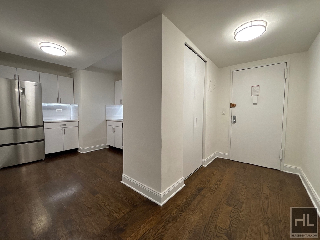 E 82 St - Photo 1
