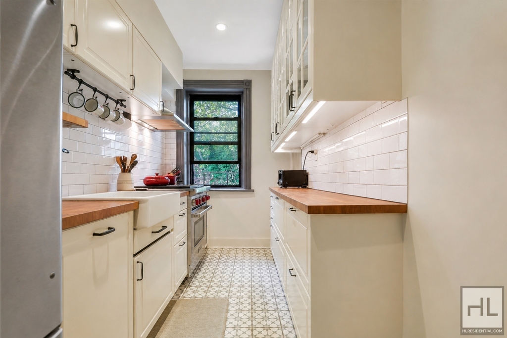 200 Saint Marks Avenue - Photo 0