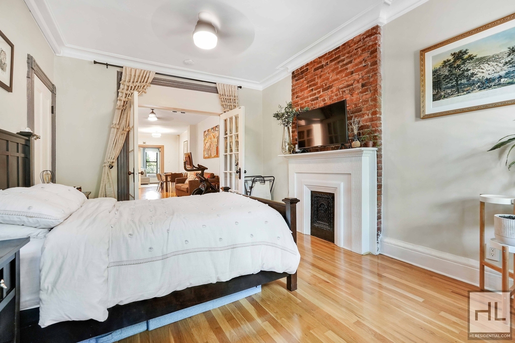 200 Saint Marks Avenue - Photo 2