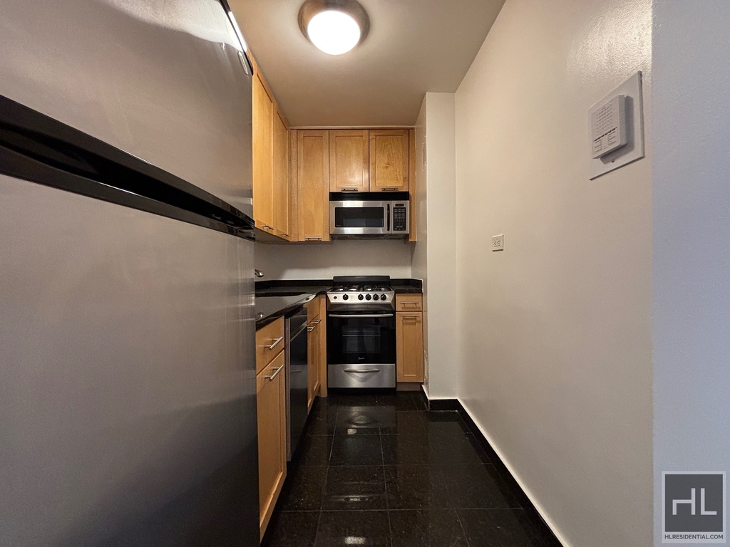 Fourth Avenue - Photo 2