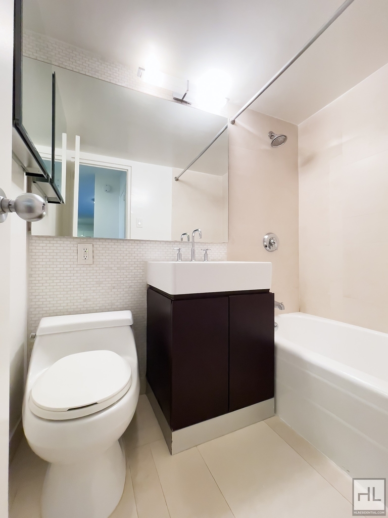 East 63 Street - Photo 3