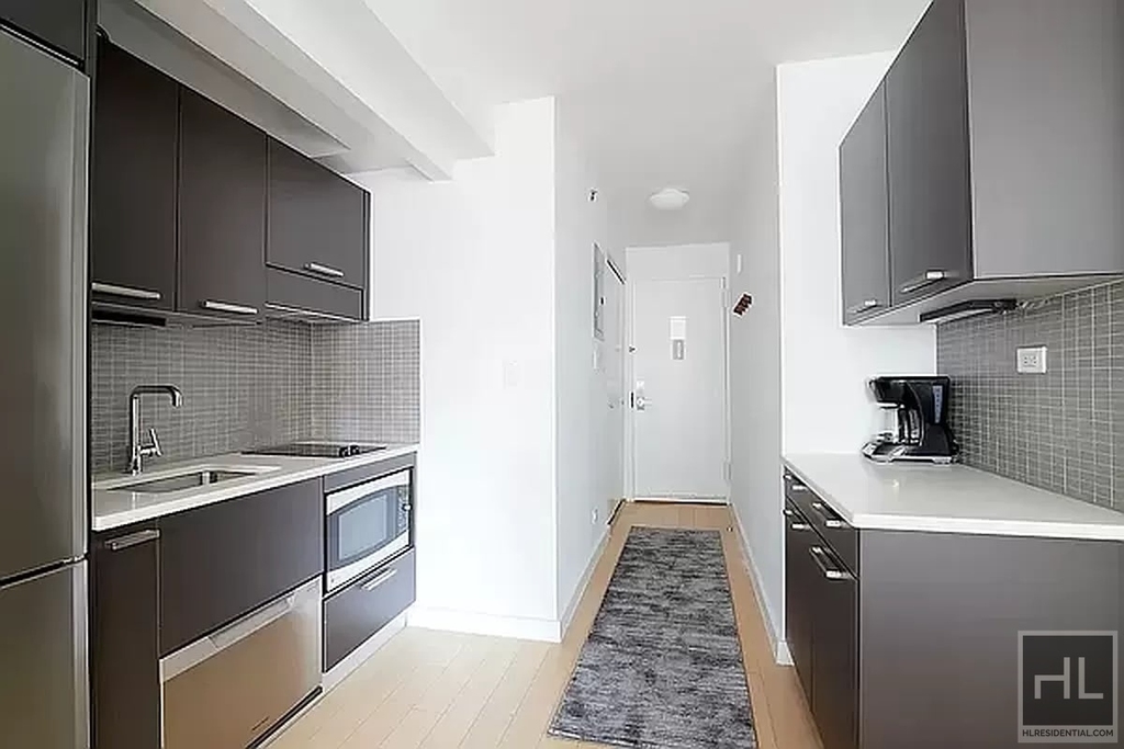 East 39th Street - Photo 2