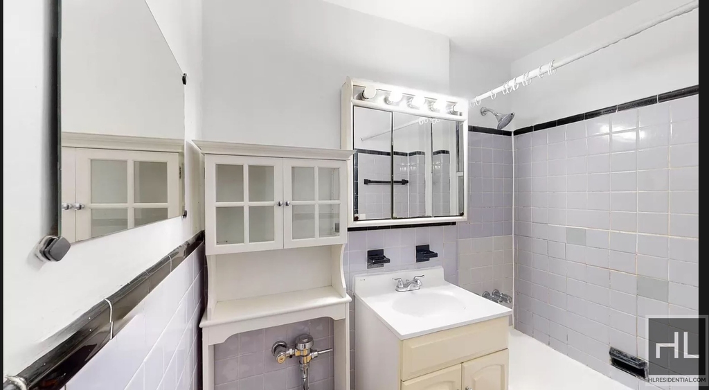 East 58 Street - Photo 3