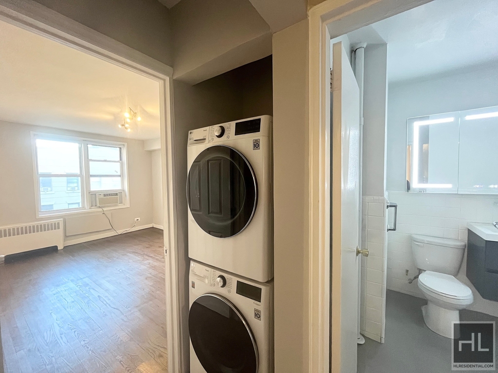 East 58 Street - Photo 4