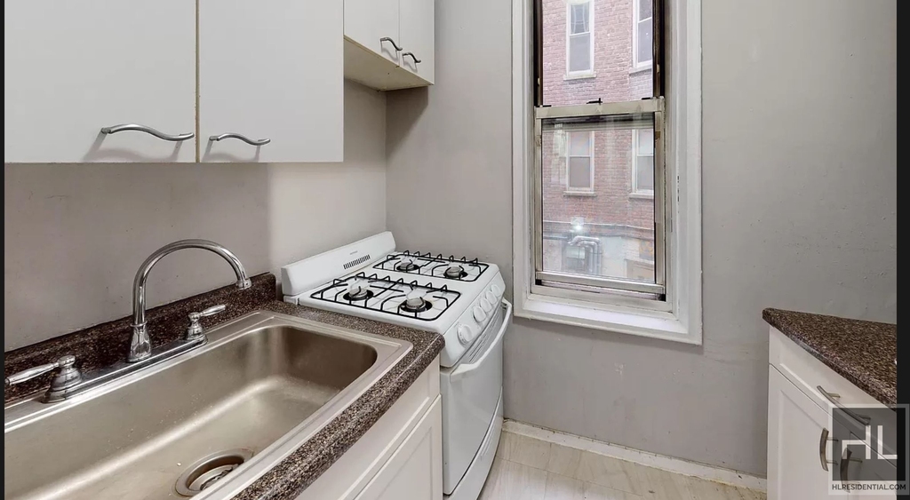 East 58 Street - Photo 2