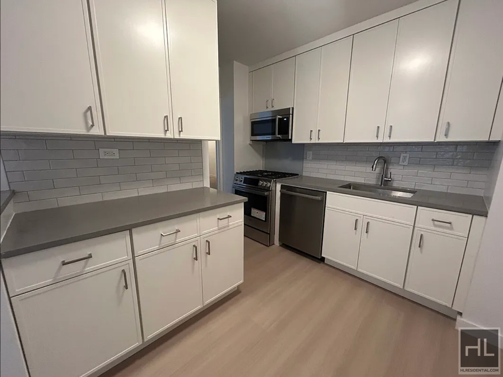 East 34 Street - Photo 3