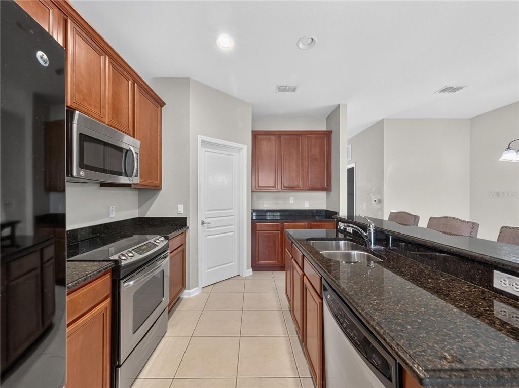 7735 Fairgrove Avenue - Photo 2
