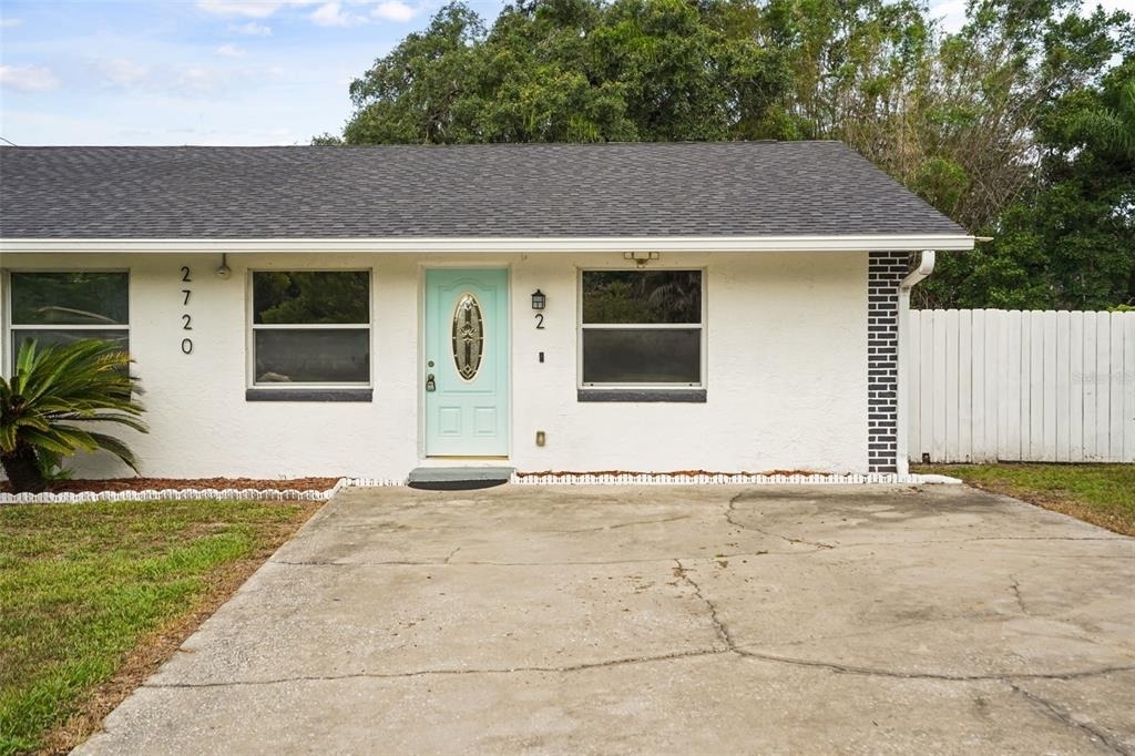 2720 S Sunrise Court - Photo 2