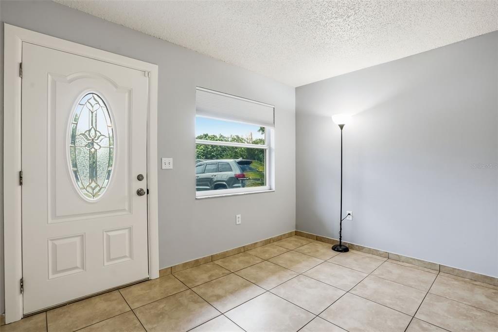 2720 S Sunrise Court - Photo 4