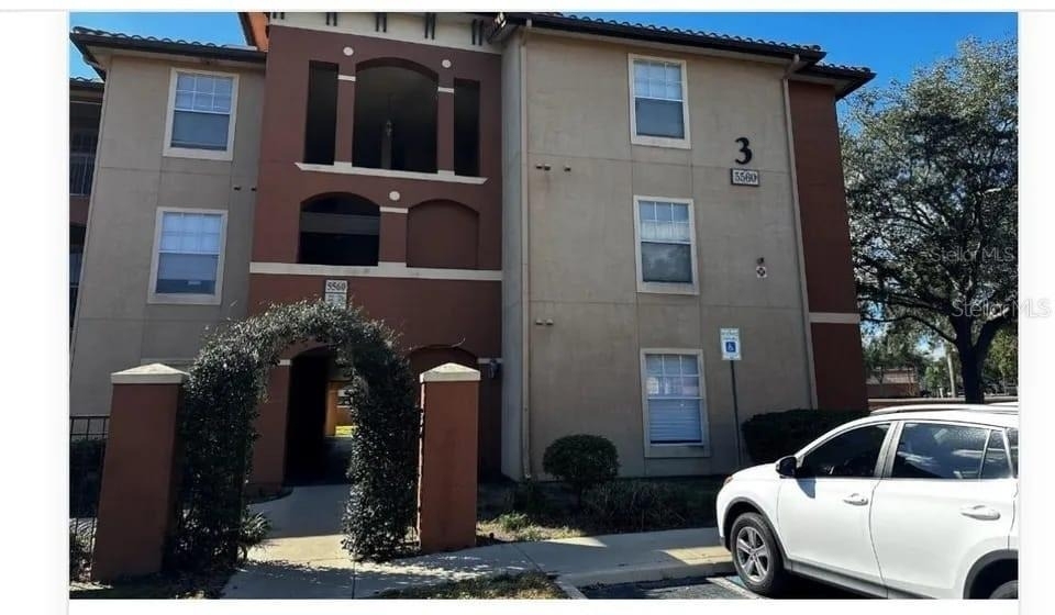 5560 Metrowest Boulevard - Photo 1