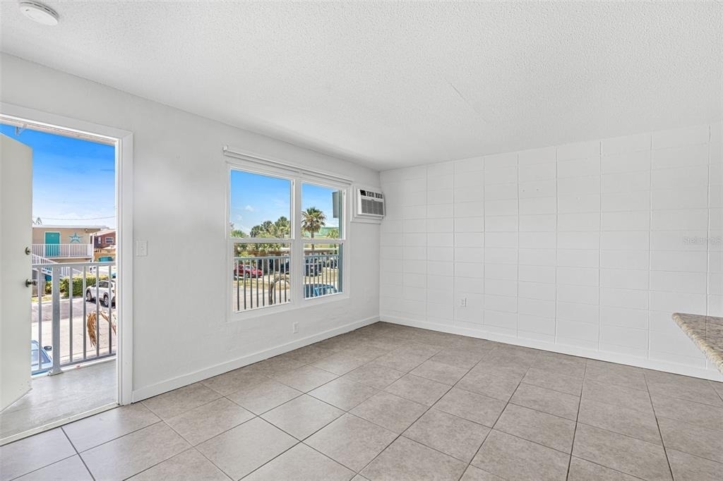 420 Tyler Avenue - Photo 4