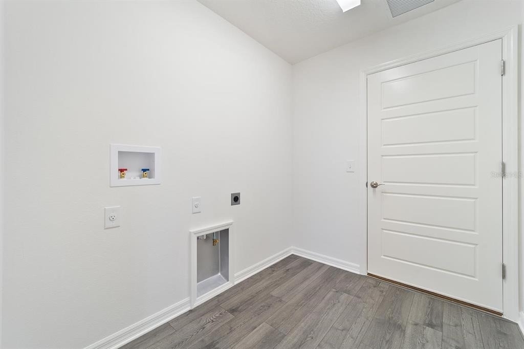 2421 Hobkirk Loop - Photo 27