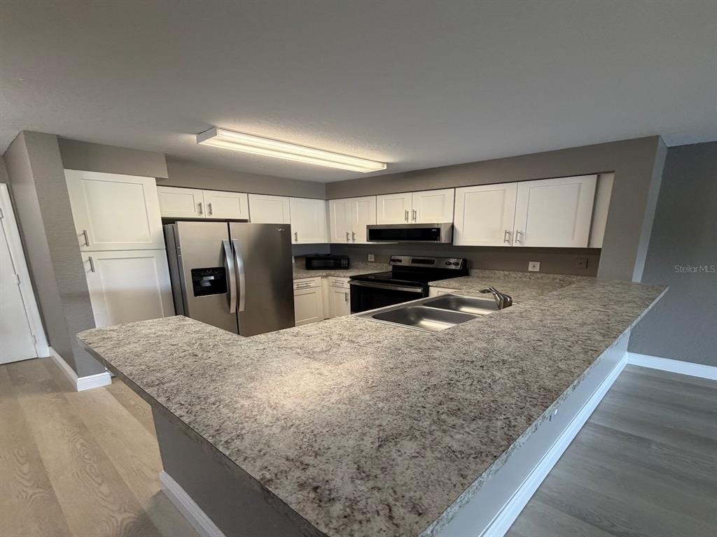 13803 Fairway Island Drive - Photo 2