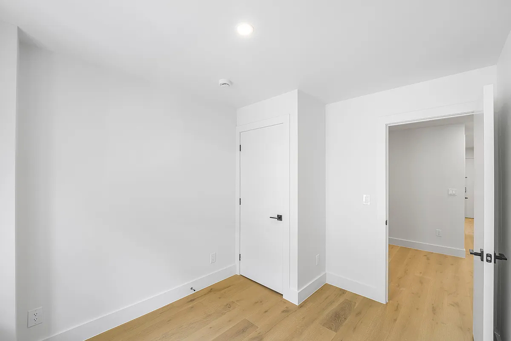  west 15th st  - Photo 2