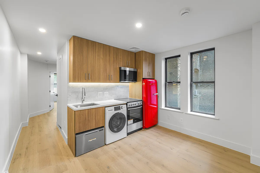  west 15th st  - Photo 3