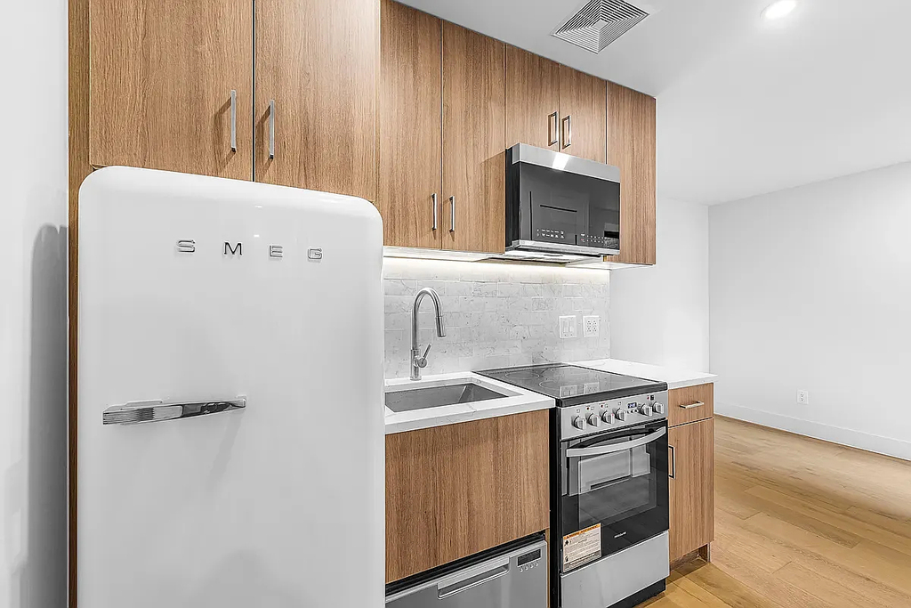  West 15th Street - Photo 3