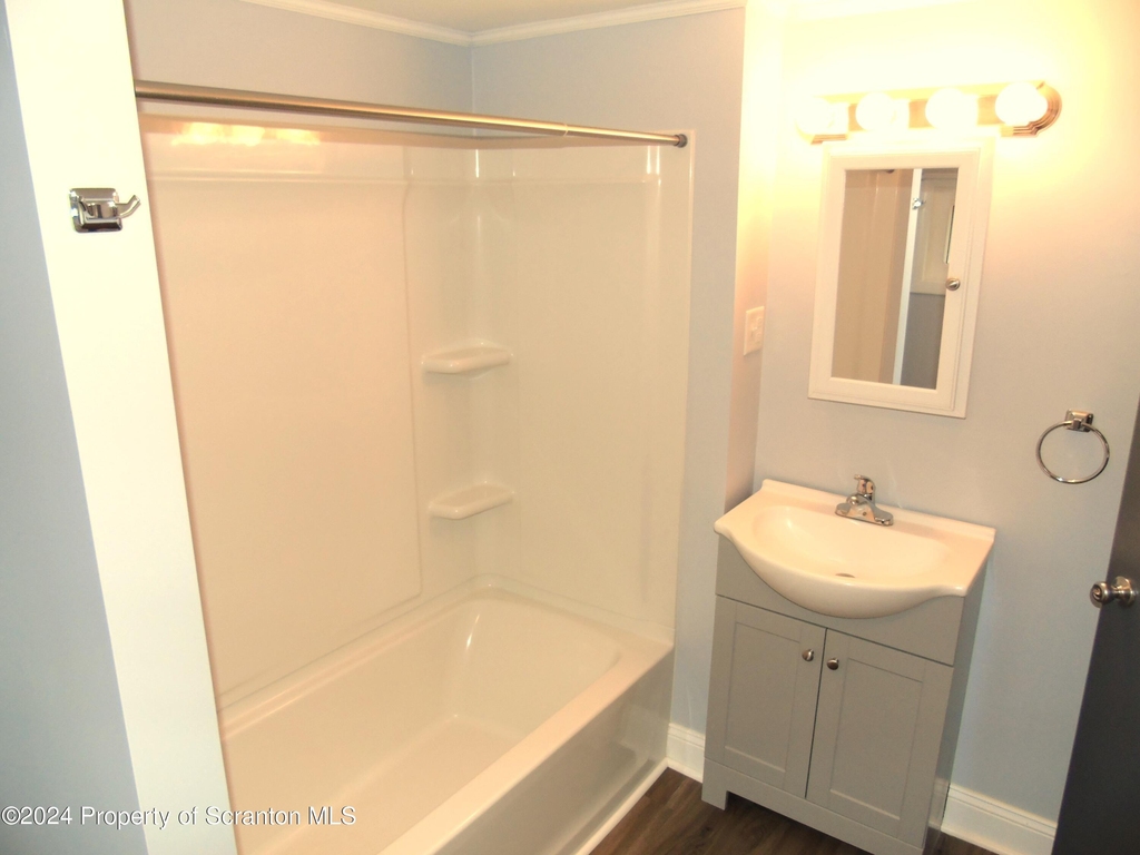 112 E Elm Street - Photo 8