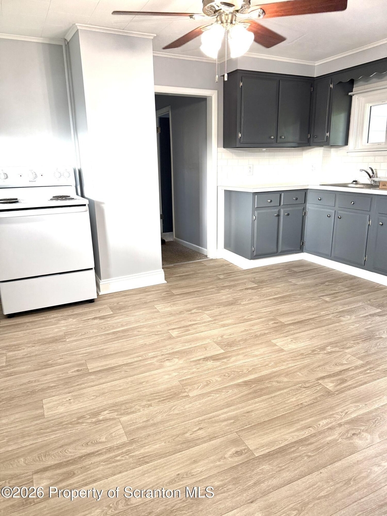 112 E Elm Street - Photo 3