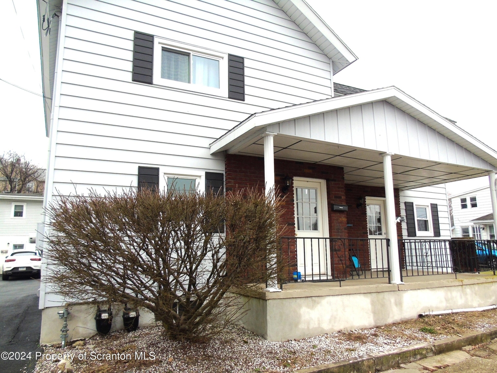 112 E Elm Street - Photo 2