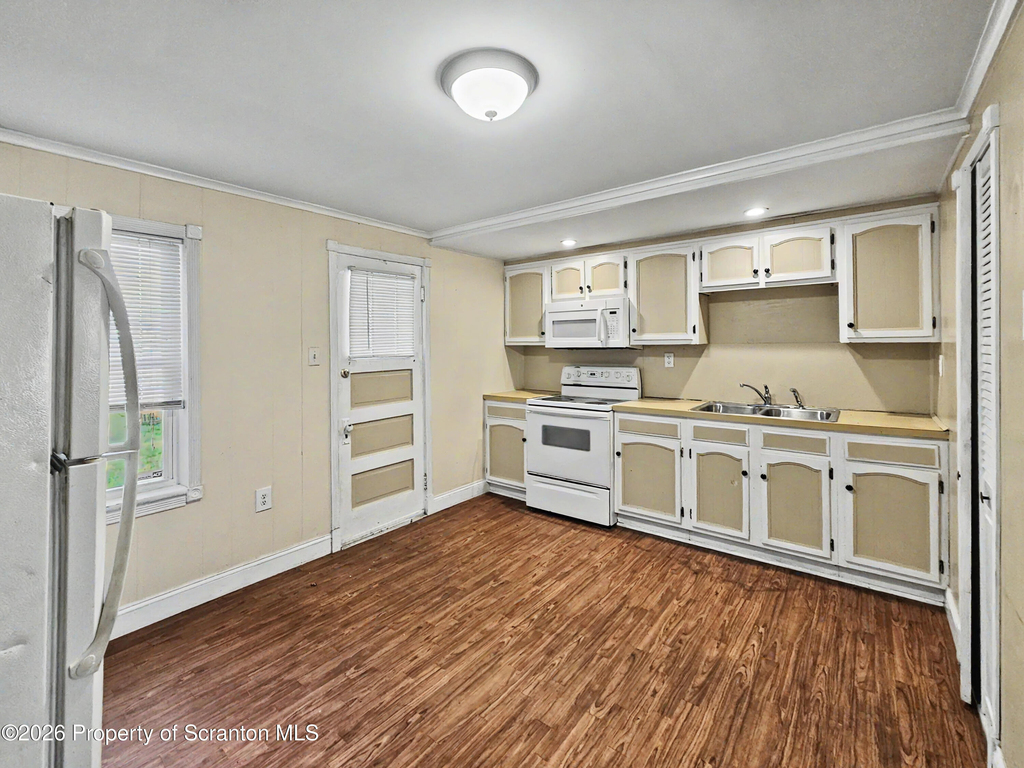 1019 N Irving Avenue - Photo 2