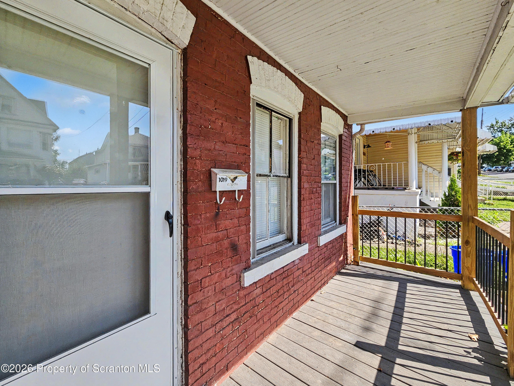 1019 N Irving Avenue - Photo 1
