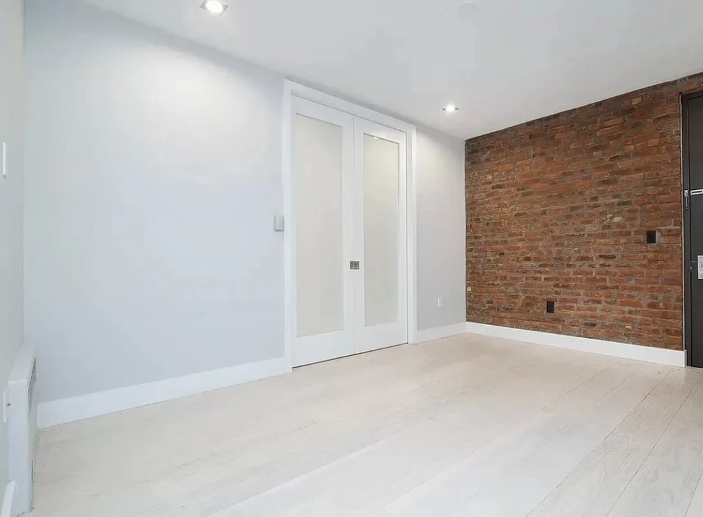 East 13th Street - Photo 3