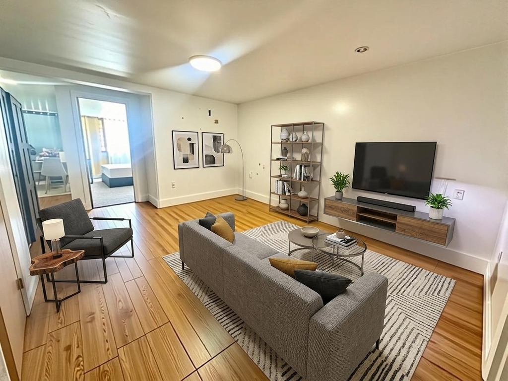 2319 East 16th Street - Photo 1