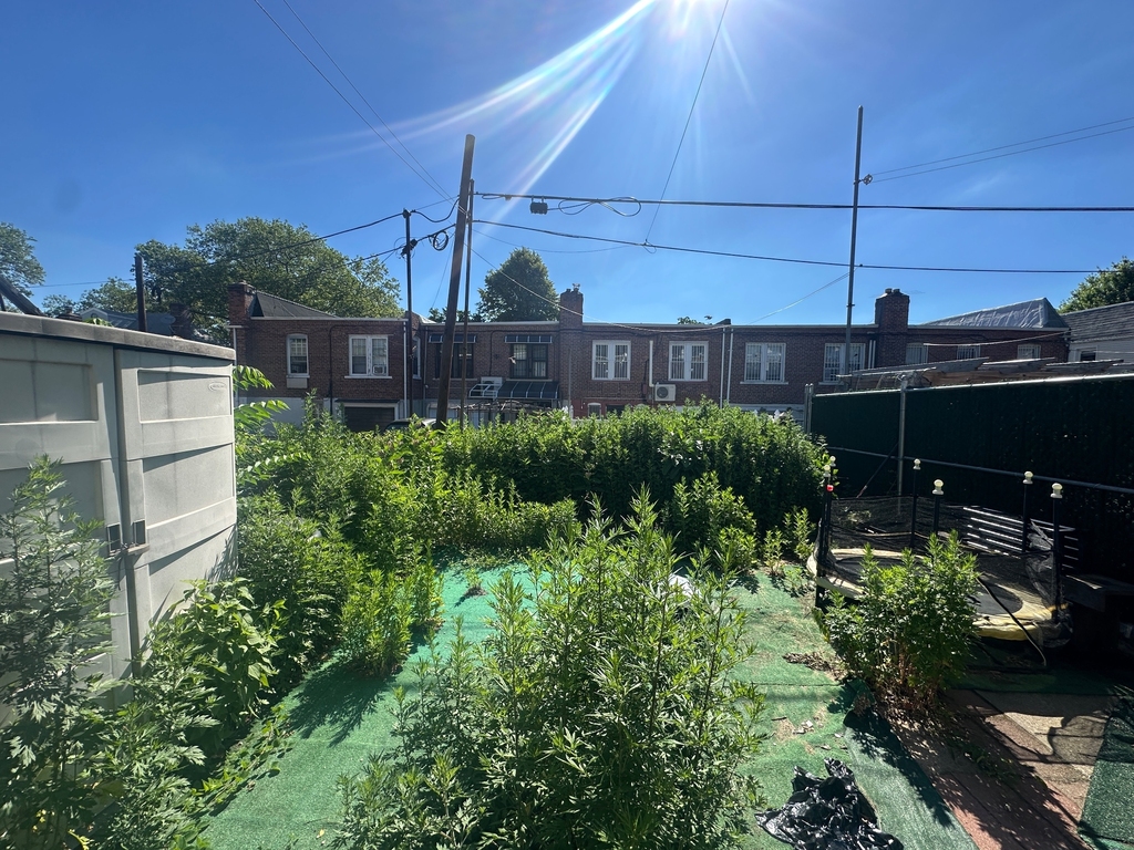 2323 East 16th Street - Photo 10