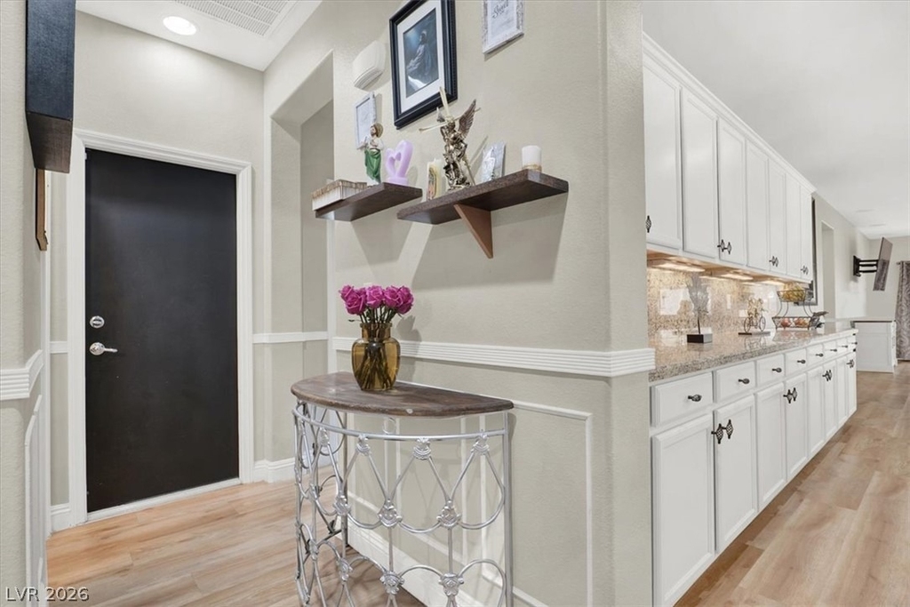 1405 Fantastic Court - Photo 2