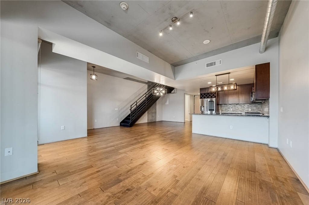 353 E Bonneville Avenue - Photo 2