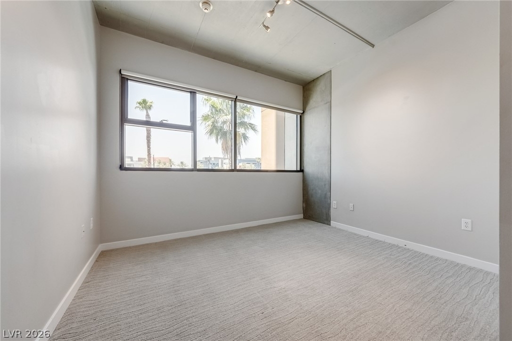 353 E Bonneville Avenue - Photo 12