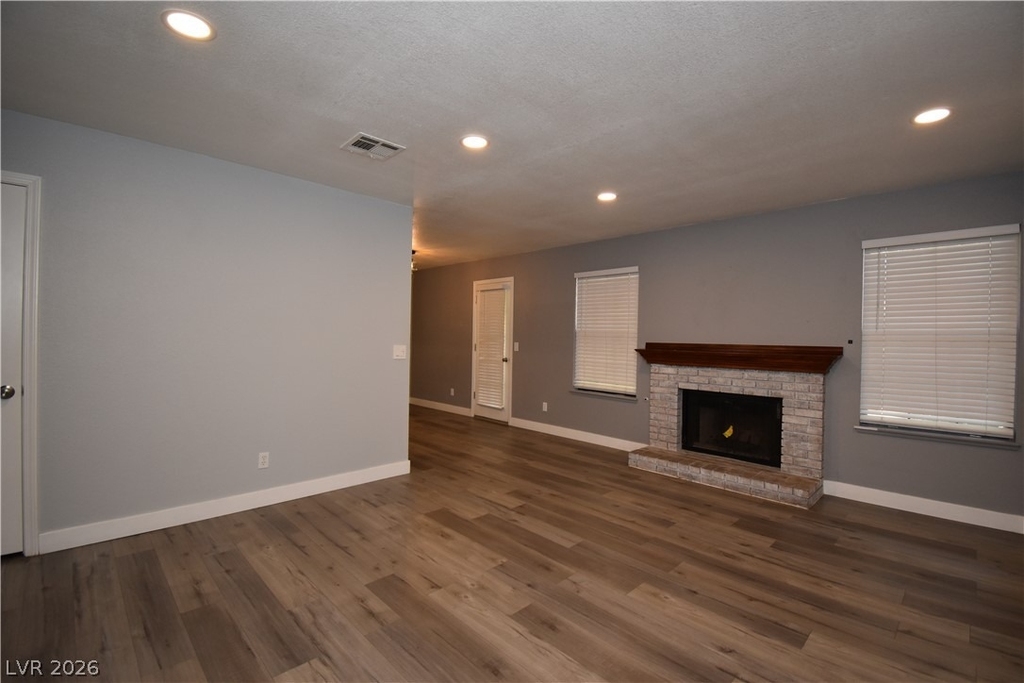 5576 W Rochelle Avenue - Photo 1