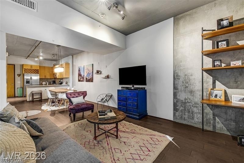 353 E Bonneville Avenue - Photo 1