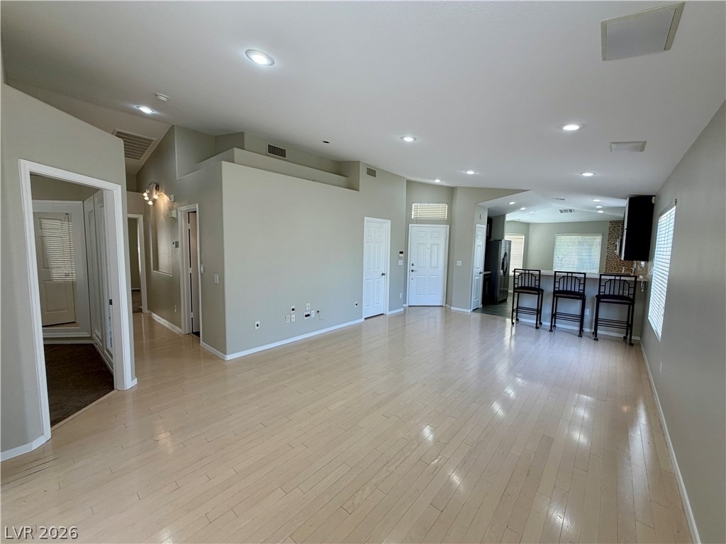 276 Heatherstone Street - Photo 3