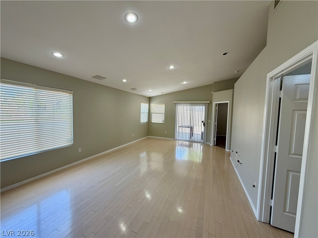 276 Heatherstone Street - Photo 4