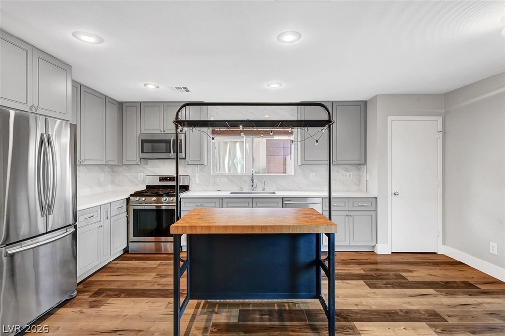 812 Sistine Street - Photo 11