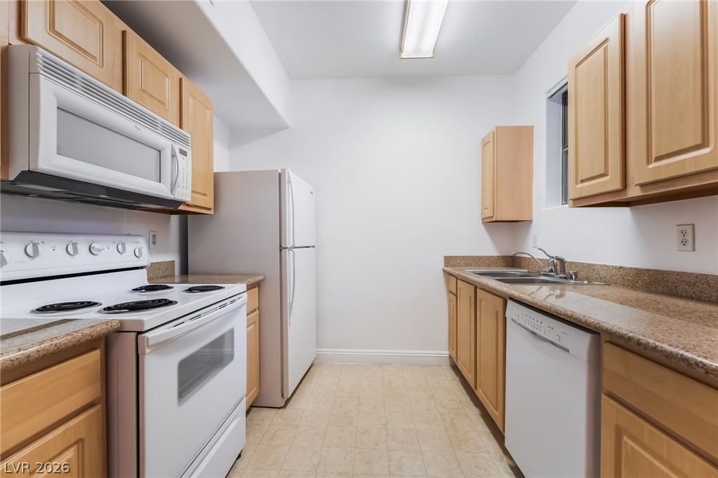 8000 W Badura Avenue - Photo 4