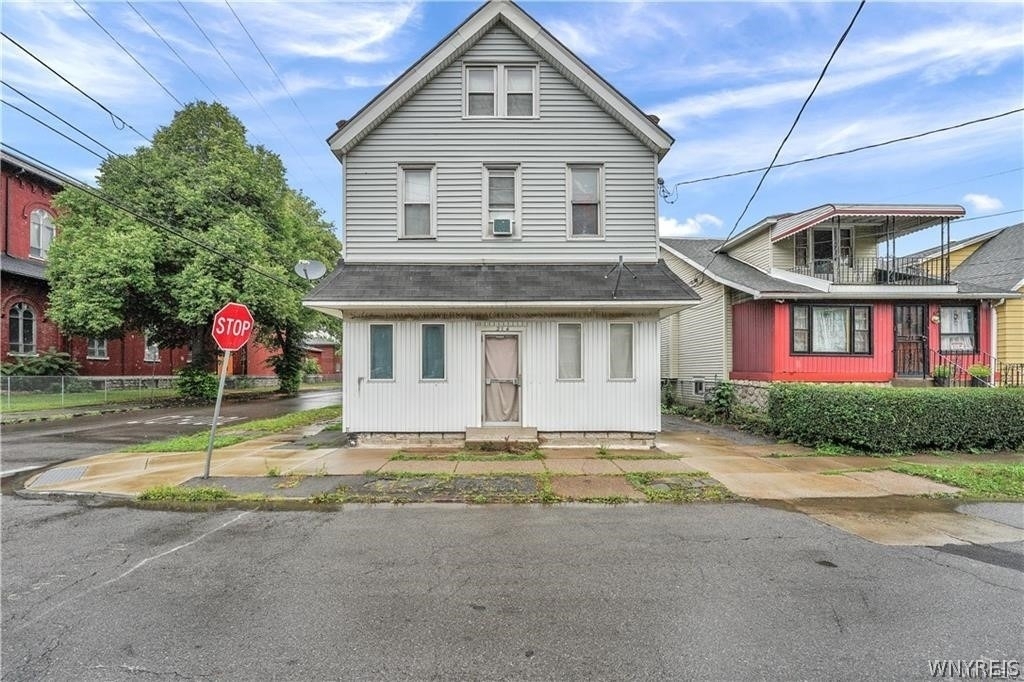 214 Ludington Street - Photo 0