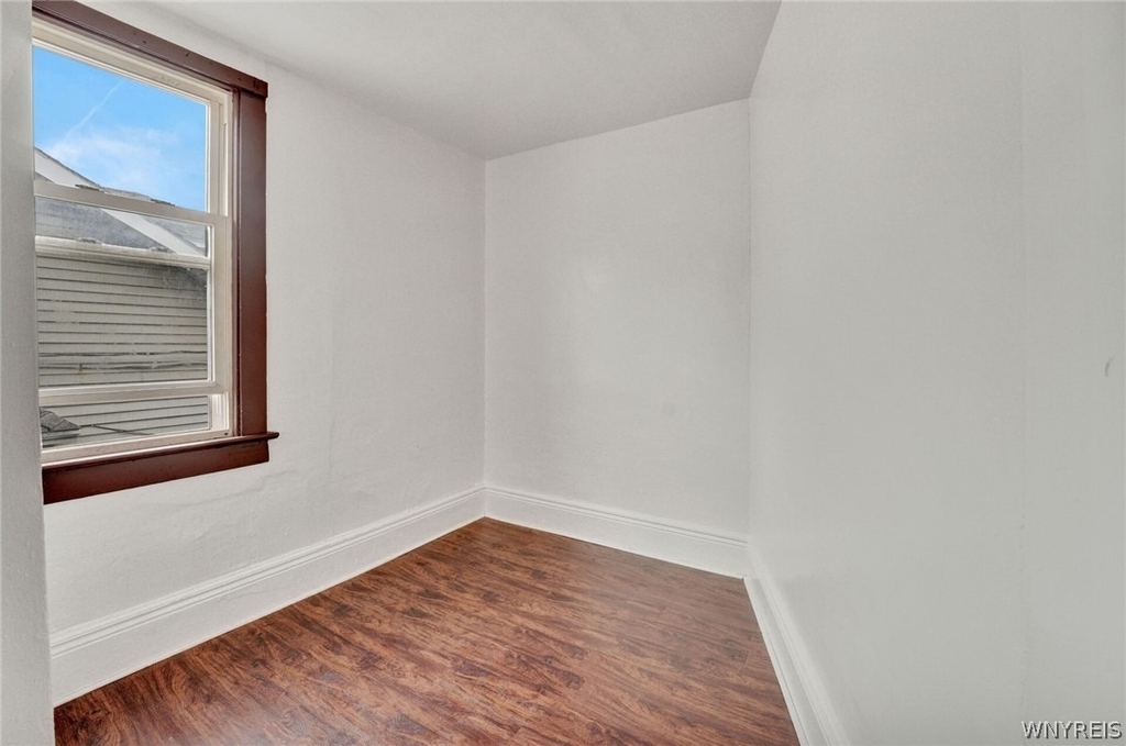 214 Ludington Street - Photo 8