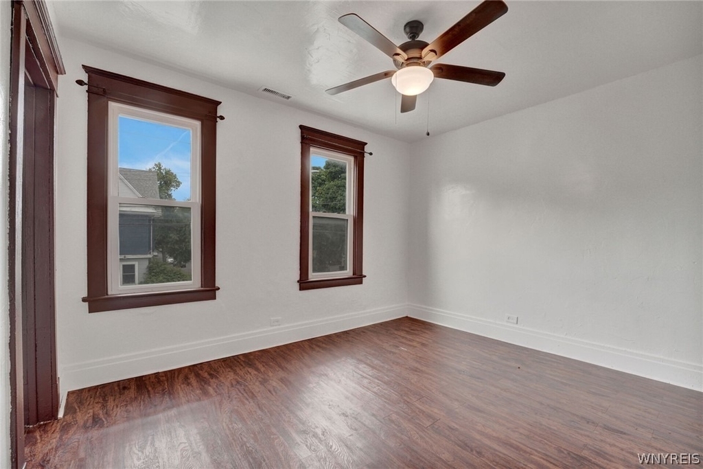 214 Ludington Street - Photo 5