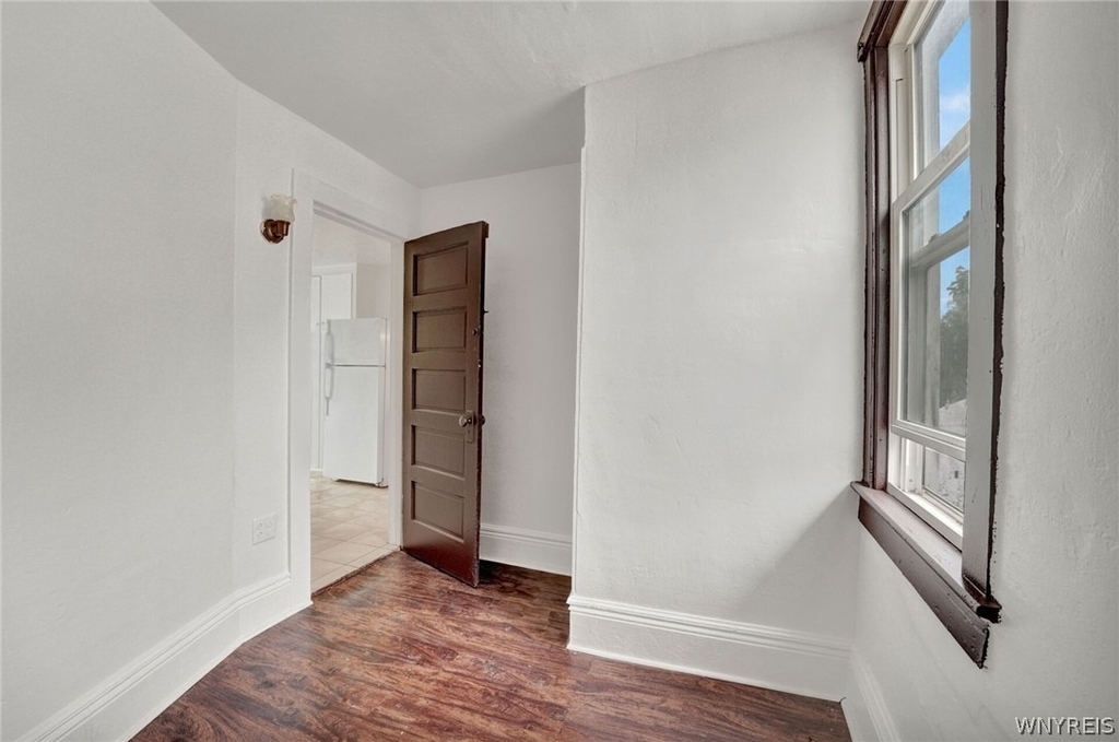 214 Ludington Street - Photo 9