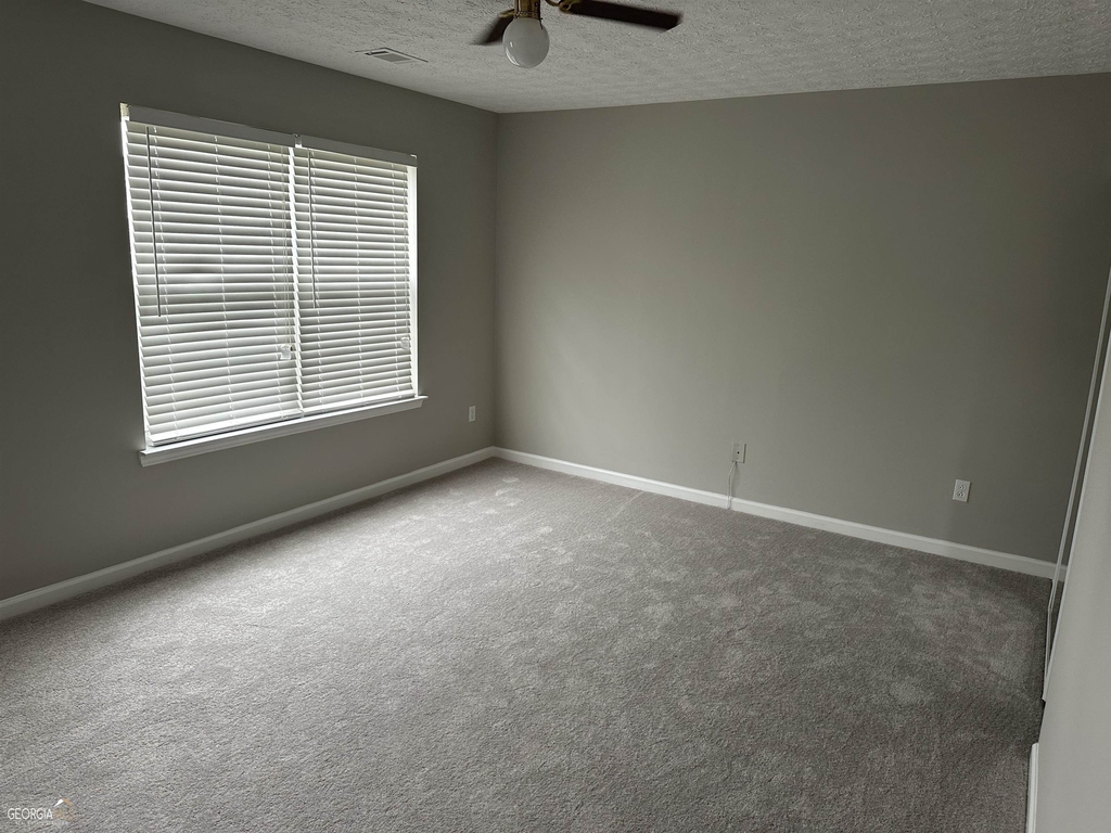 1133 Hawthorn Lane - Photo 4